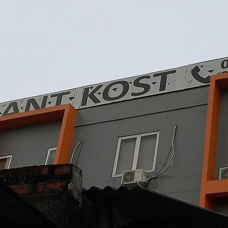 Hotel Giant Kost Tangerang Exterior foto